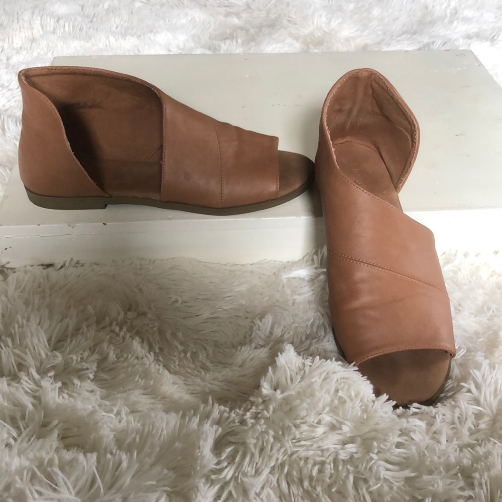 Bamboo Brand Like-New sandals - Picture 3 of 3